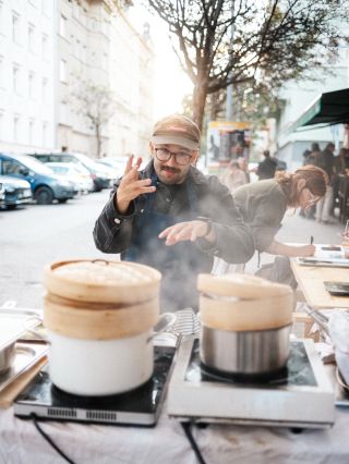 Včerejší @hodo.kvas na Gorkého zachytil @vojtechvole. 📸 🙌🏻 Díky, že chodíte! Brzy se můžete těšit na další pouliční...